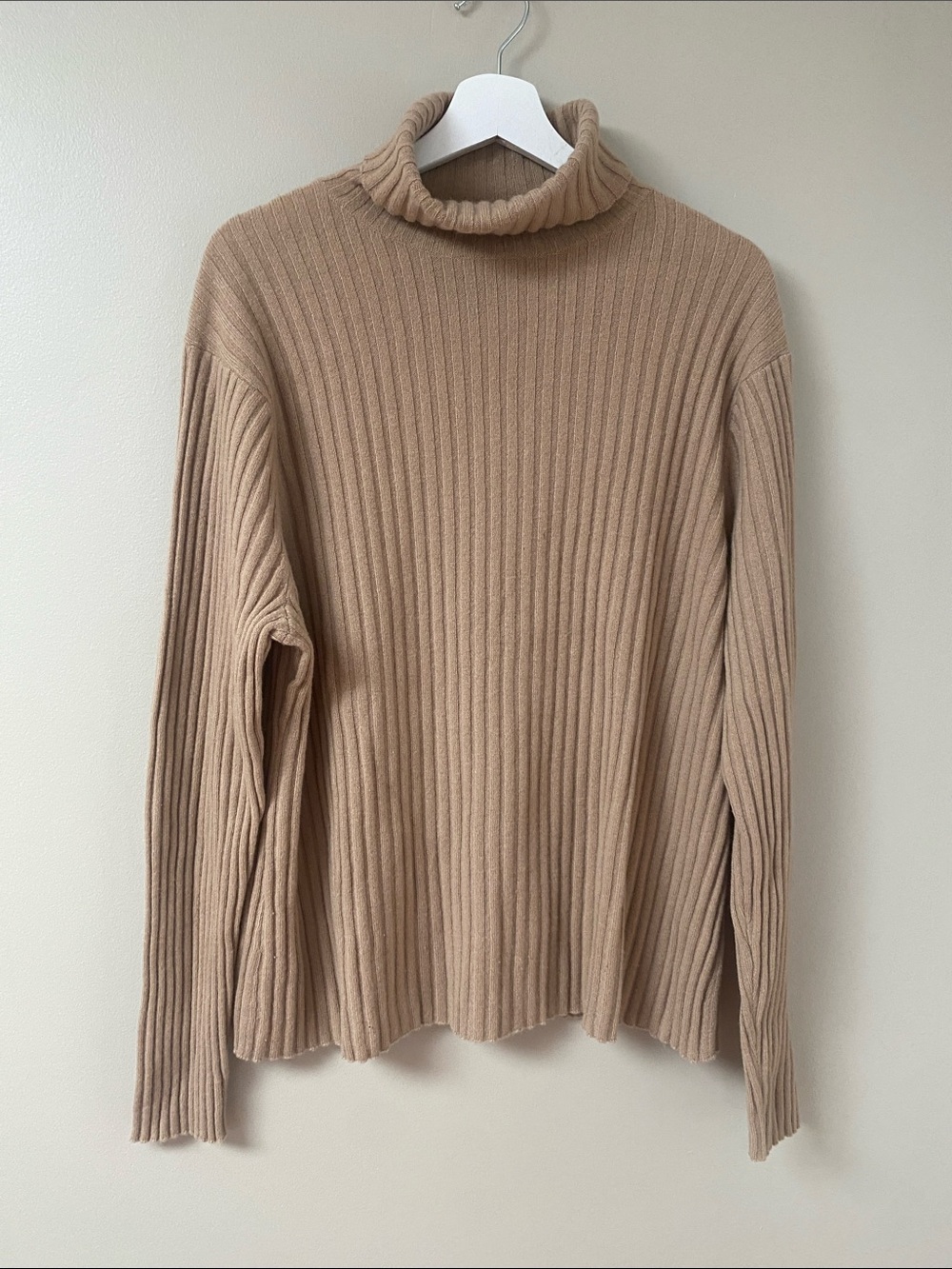 Sutton Studio cashmere Ribbed Turtleneck Sweater in Camel Beige